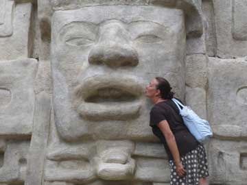 kissing-the-pyramid
